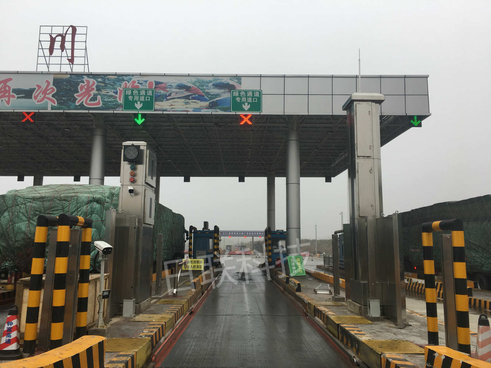 高速公路“綠色通道”=“逃費通道”？ ——X光車輛檢查系統(tǒng)捍衛(wèi)政策初心