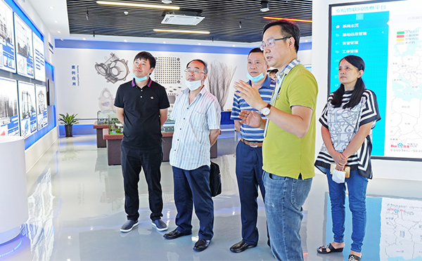 重慶市北碚區(qū)一行領(lǐng)導(dǎo)對日聯(lián)科技總部進(jìn)行參觀調(diào)研 重慶市北碚區(qū)一行領(lǐng)導(dǎo)對日聯(lián)科技總部進(jìn)行參觀調(diào)研